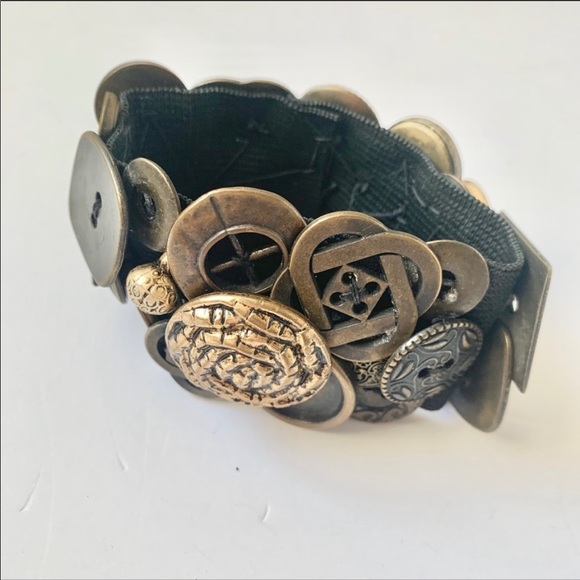 Statement Costume Gold Buttons Bracelet - Picture 6 of 7